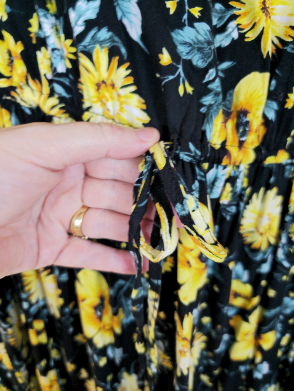 Torrid Black V‑Neck Dress w/Yellow Sunflowers Print. L Sleeve Cotton Midi. Sz 4X - Picture 7 of 9